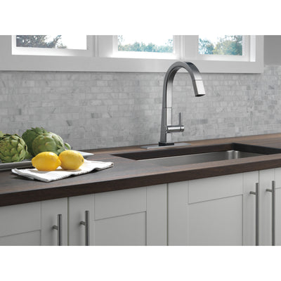 Delta Pivotal Arctic Stainless Steel Finish Single Handle Pull Down Kitchen Faucet with Touch2O Technology D9193TARDST